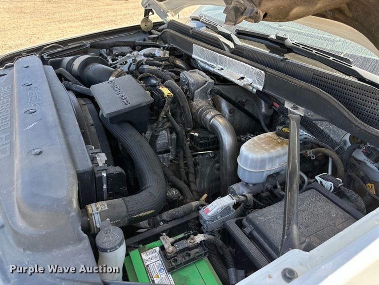 image for item DK6628 2017 Chevrolet Silverado 3500 HD Crew Cab flatbed pickup truck