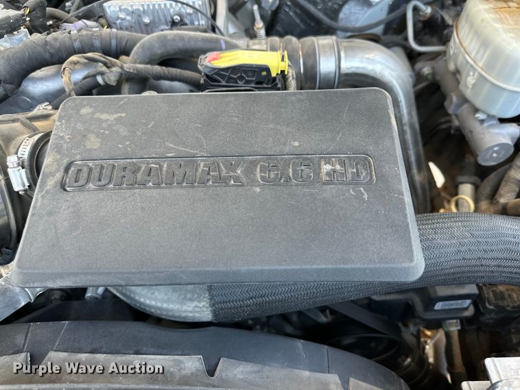 image for item DK6628 2017 Chevrolet Silverado 3500 HD Crew Cab flatbed pickup truck