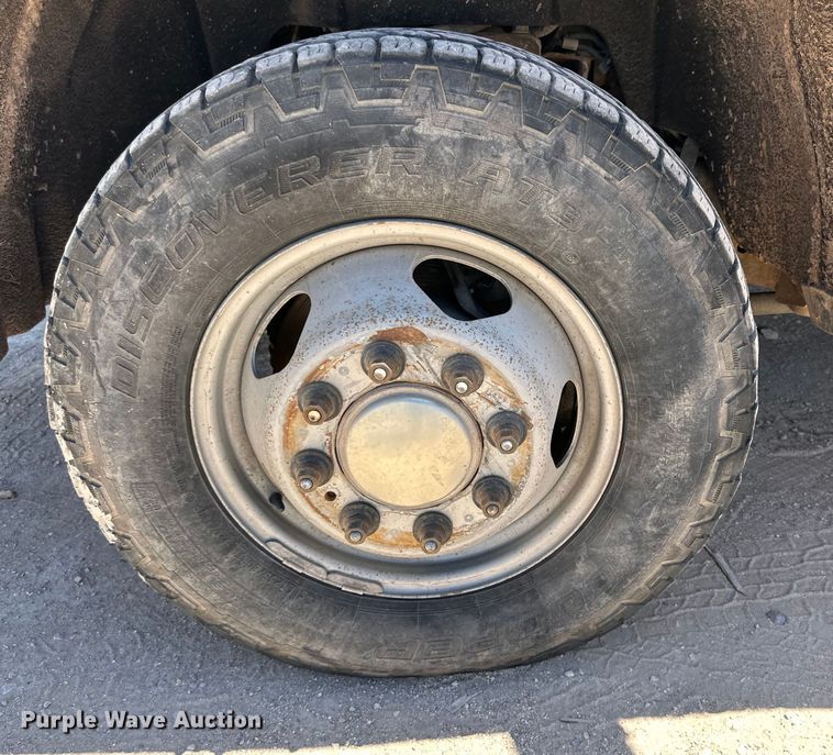 image for item DK6628 2017 Chevrolet Silverado 3500 HD Crew Cab flatbed pickup truck