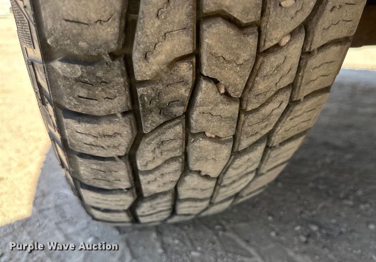 image for item DK6628 2017 Chevrolet Silverado 3500 HD Crew Cab flatbed pickup truck