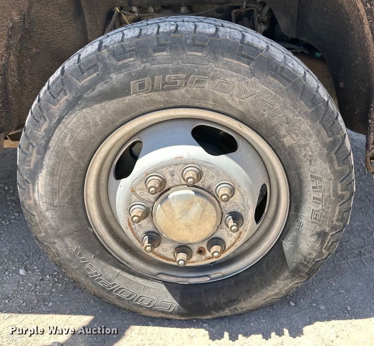 image for item DK6628 2017 Chevrolet Silverado 3500 HD Crew Cab flatbed pickup truck