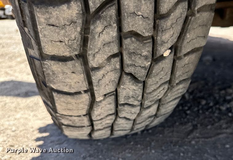 image for item DK6628 2017 Chevrolet Silverado 3500 HD Crew Cab flatbed pickup truck