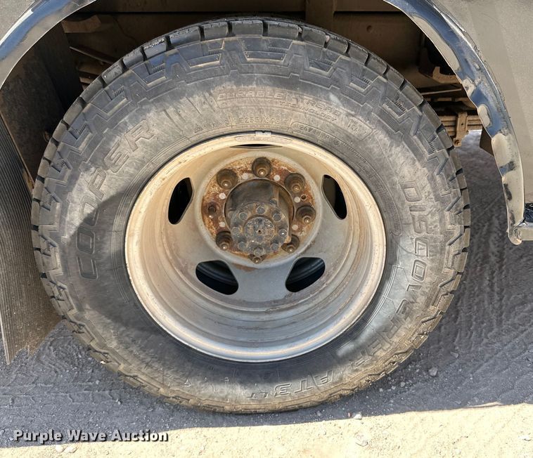 image for item DK6628 2017 Chevrolet Silverado 3500 HD Crew Cab flatbed pickup truck