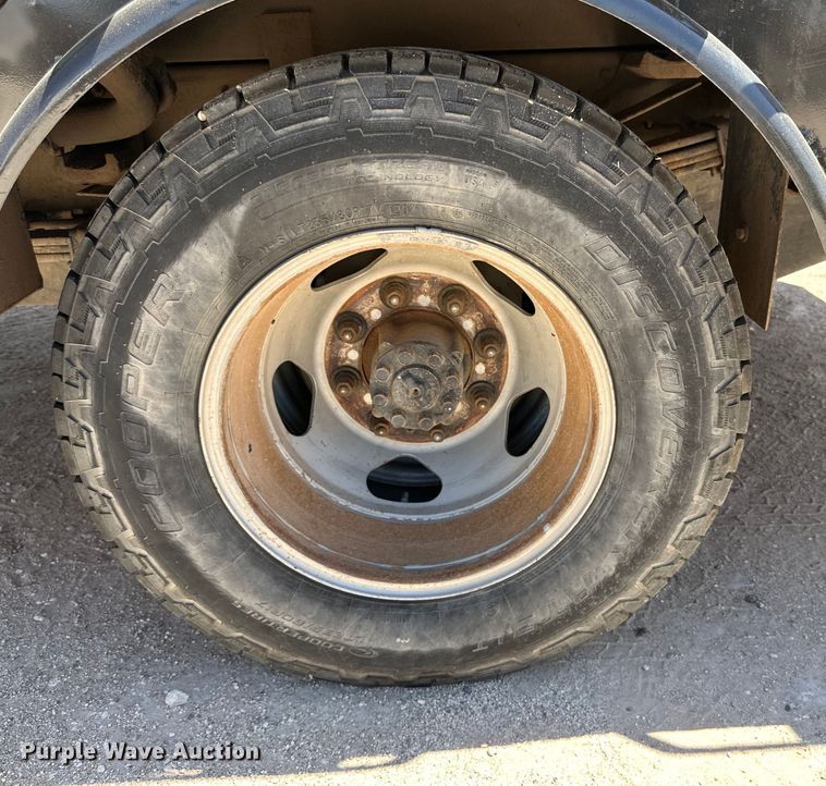 image for item DK6628 2017 Chevrolet Silverado 3500 HD Crew Cab flatbed pickup truck