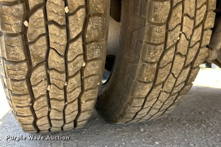 image for item DK6628 2017 Chevrolet Silverado 3500 HD Crew Cab flatbed pickup truck