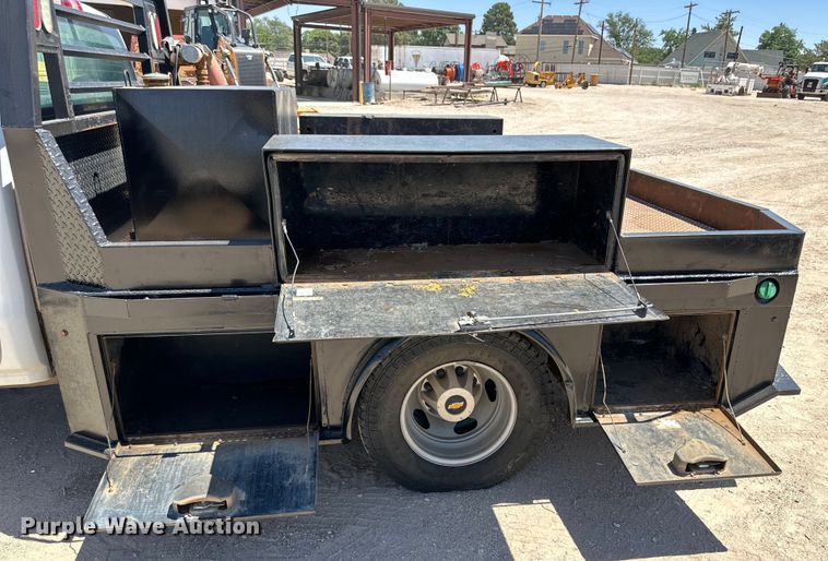 image for item DK6633 2016 Chevrolet Silverado 3500 HD Crew Cab flatbed pickup truck