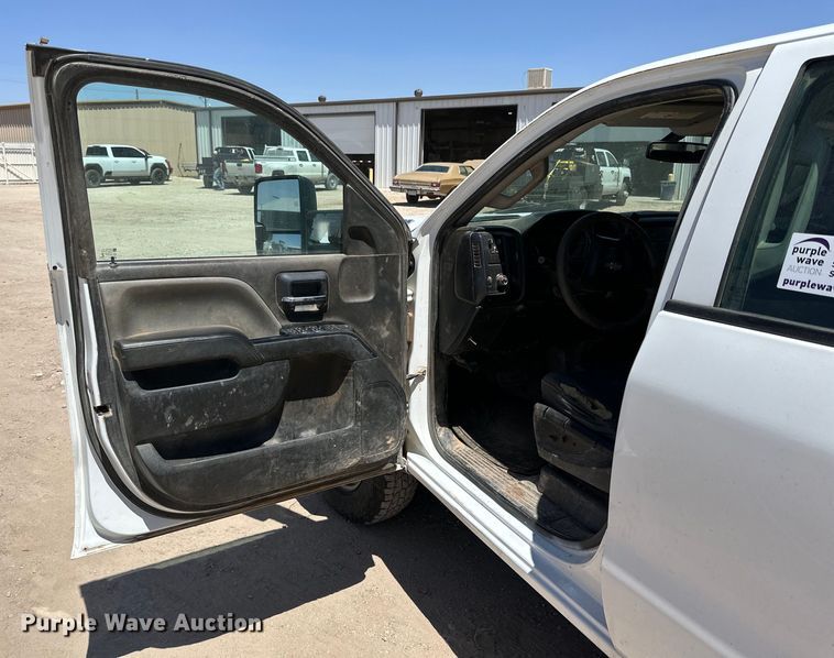 image for item DK6633 2016 Chevrolet Silverado 3500 HD Crew Cab flatbed pickup truck