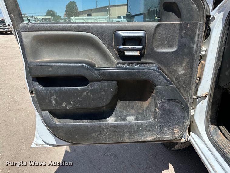 image for item DK6633 2016 Chevrolet Silverado 3500 HD Crew Cab flatbed pickup truck