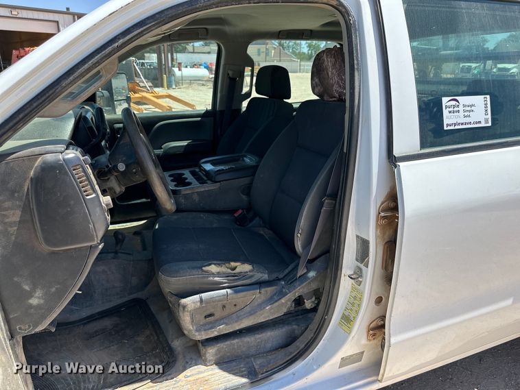 image for item DK6633 2016 Chevrolet Silverado 3500 HD Crew Cab flatbed pickup truck