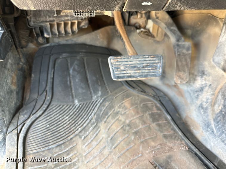 image for item DK6633 2016 Chevrolet Silverado 3500 HD Crew Cab flatbed pickup truck