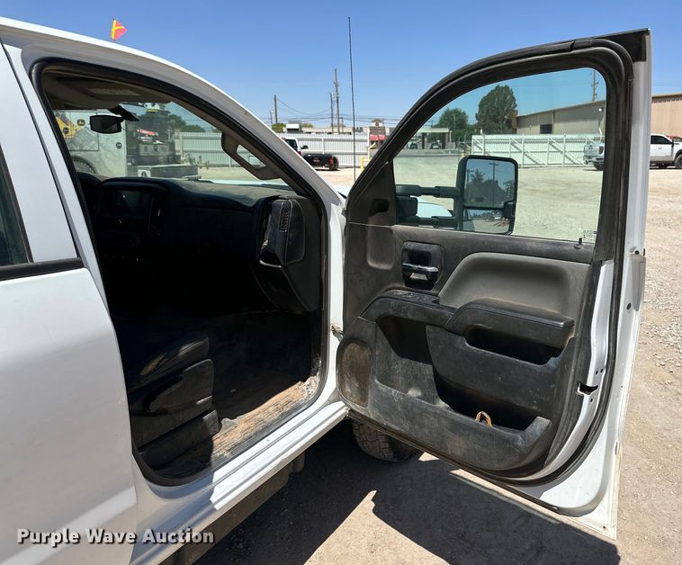 image for item DK6633 2016 Chevrolet Silverado 3500 HD Crew Cab flatbed pickup truck