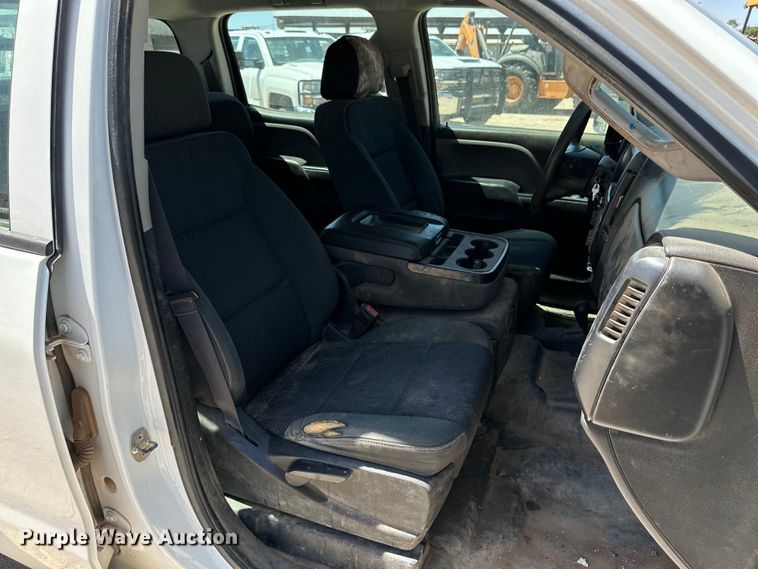 image for item DK6633 2016 Chevrolet Silverado 3500 HD Crew Cab flatbed pickup truck