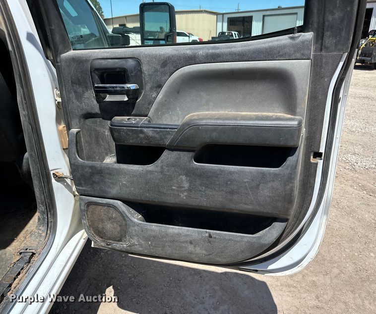 image for item DK6633 2016 Chevrolet Silverado 3500 HD Crew Cab flatbed pickup truck