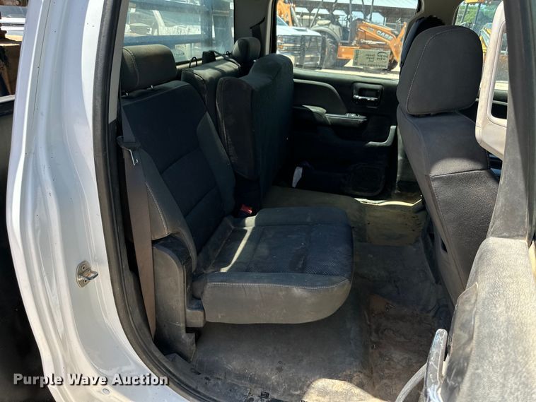 image for item DK6633 2016 Chevrolet Silverado 3500 HD Crew Cab flatbed pickup truck