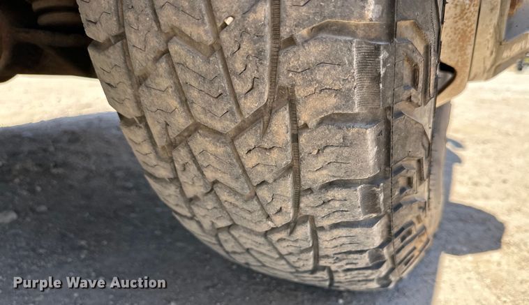 image for item DK6633 2016 Chevrolet Silverado 3500 HD Crew Cab flatbed pickup truck