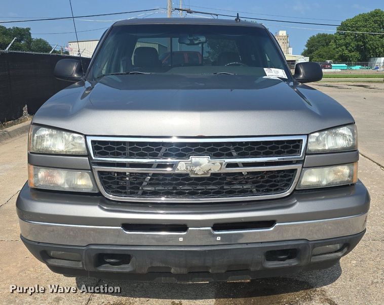 image for item DM1696 2006 Chevrolet Silverado 1500 Crew Cab pickup truck