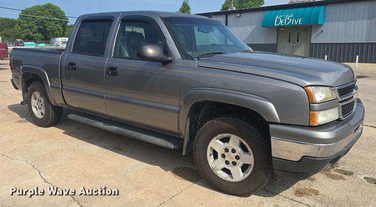 image for item DM1696 2006 Chevrolet Silverado 1500 Crew Cab pickup truck