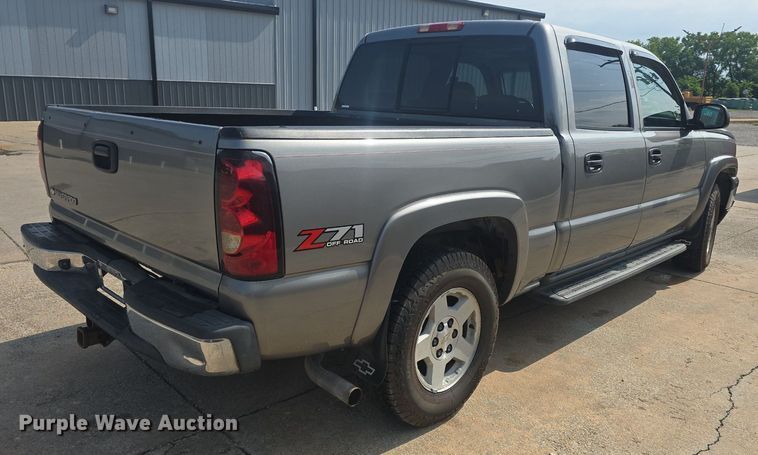 image for item DM1696 2006 Chevrolet Silverado 1500 Crew Cab pickup truck