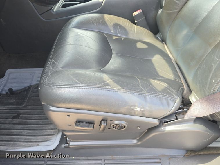 image for item DM1696 2006 Chevrolet Silverado 1500 Crew Cab pickup truck