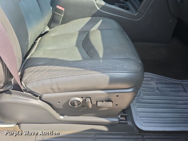 image for item DM1696 2006 Chevrolet Silverado 1500 Crew Cab pickup truck