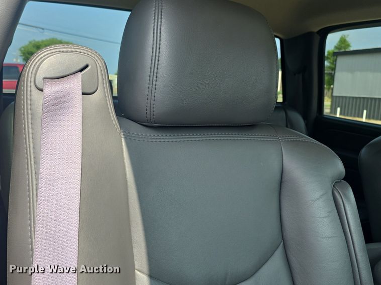 image for item DM1696 2006 Chevrolet Silverado 1500 Crew Cab pickup truck