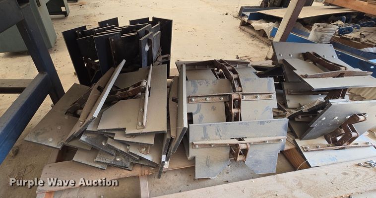 image for item DM1704 Winch truck bed