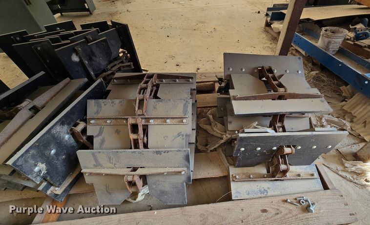 image for item DM1704 Winch truck bed