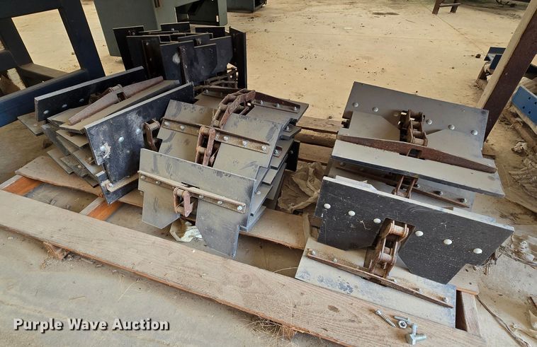 image for item DM1704 Winch truck bed