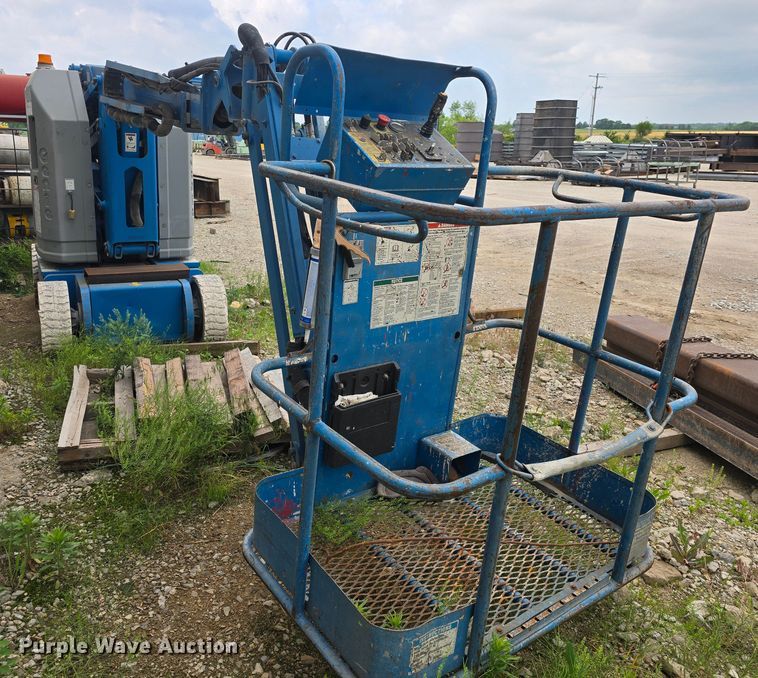image for item DM1706 2006 Genie Z3020N boom lift