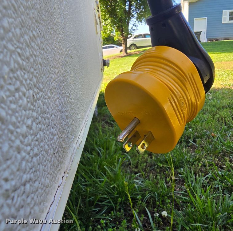 image for item DM1717 2000 Dutchmen Classic camper