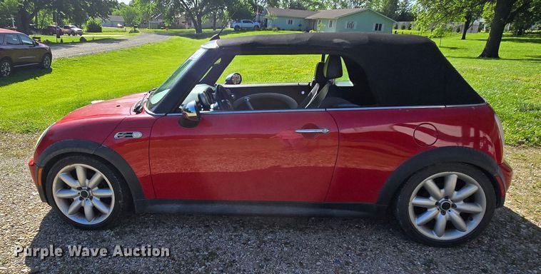 image for item DM1718 2006 Mini Cooper S convertible