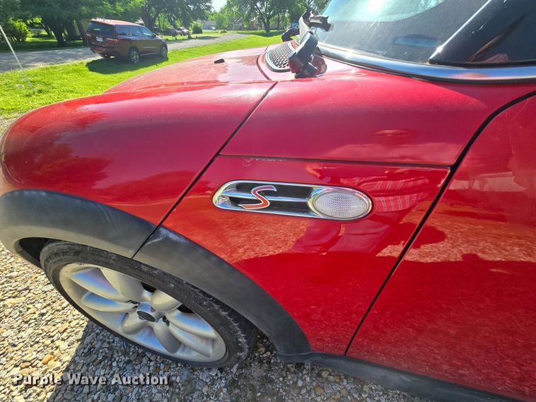 image for item DM1718 2006 Mini Cooper S convertible