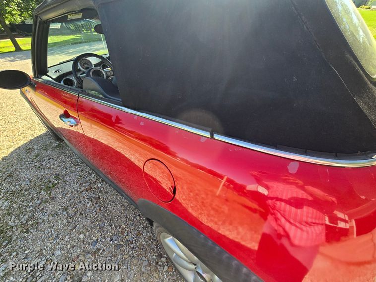 image for item DM1718 2006 Mini Cooper S convertible