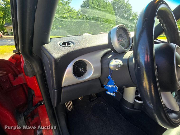 image for item DM1718 2006 Mini Cooper S convertible
