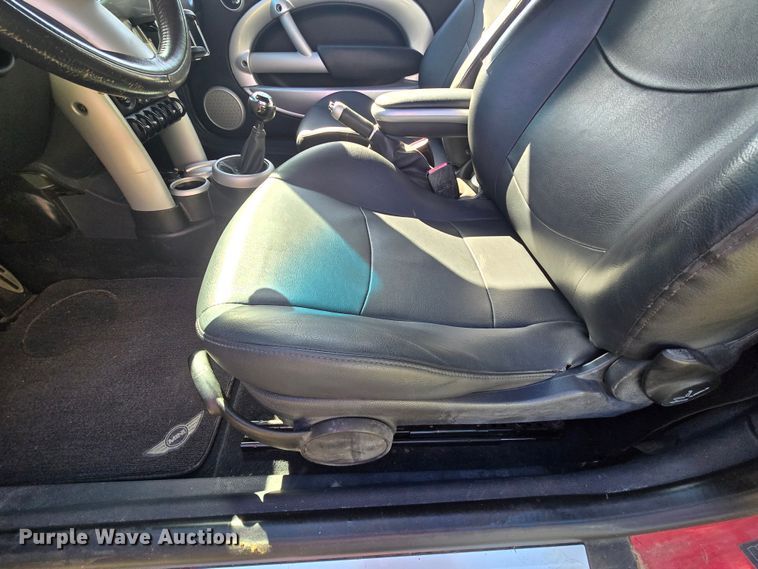 image for item DM1718 2006 Mini Cooper S convertible