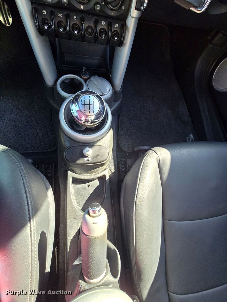 image for item DM1718 2006 Mini Cooper S convertible