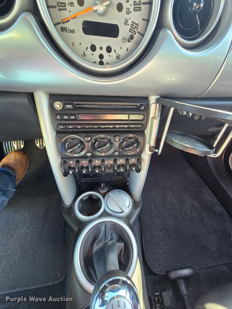 image for item DM1718 2006 Mini Cooper S convertible