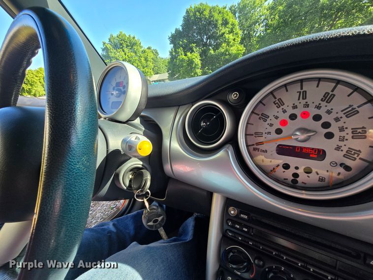 image for item DM1718 2006 Mini Cooper S convertible