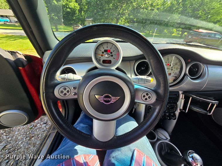 image for item DM1718 2006 Mini Cooper S convertible