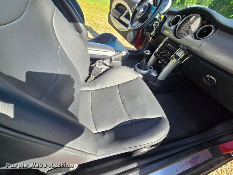 image for item DM1718 2006 Mini Cooper S convertible