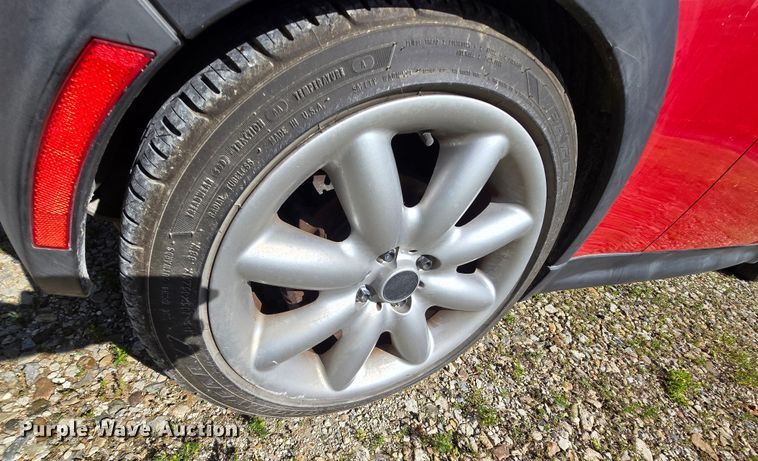 image for item DM1718 2006 Mini Cooper S convertible