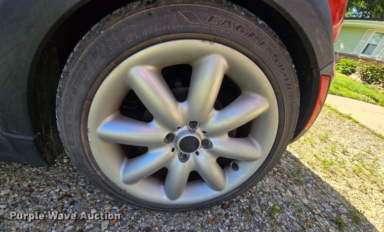 image for item DM1718 2006 Mini Cooper S convertible