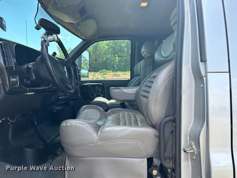 image for item DO1139 2006 Chevrolet C4500 flatbed truck