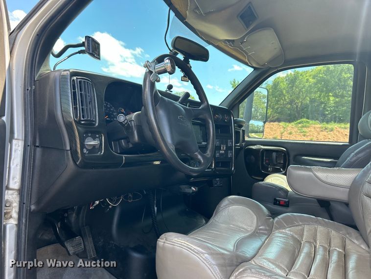 image for item DO1139 2006 Chevrolet C4500 flatbed truck