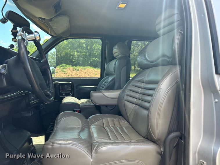 image for item DO1139 2006 Chevrolet C4500 flatbed truck