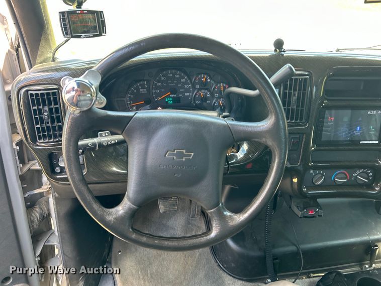 image for item DO1139 2006 Chevrolet C4500 flatbed truck