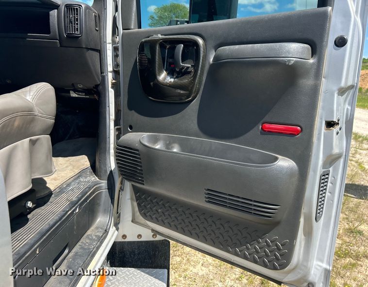 image for item DO1139 2006 Chevrolet C4500 flatbed truck