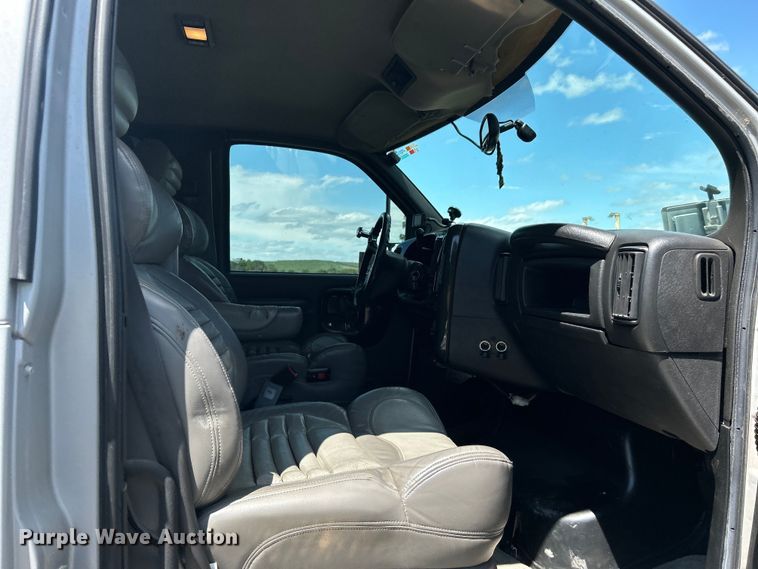 image for item DO1139 2006 Chevrolet C4500 flatbed truck