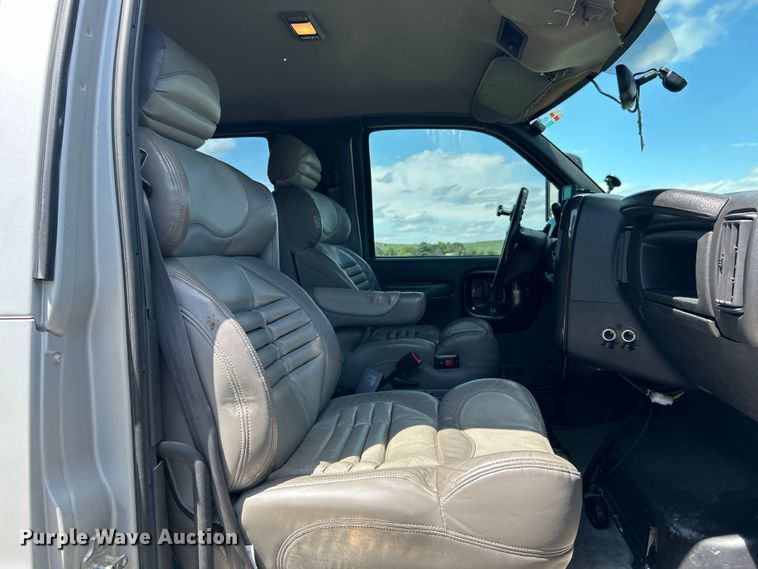 image for item DO1139 2006 Chevrolet C4500 flatbed truck