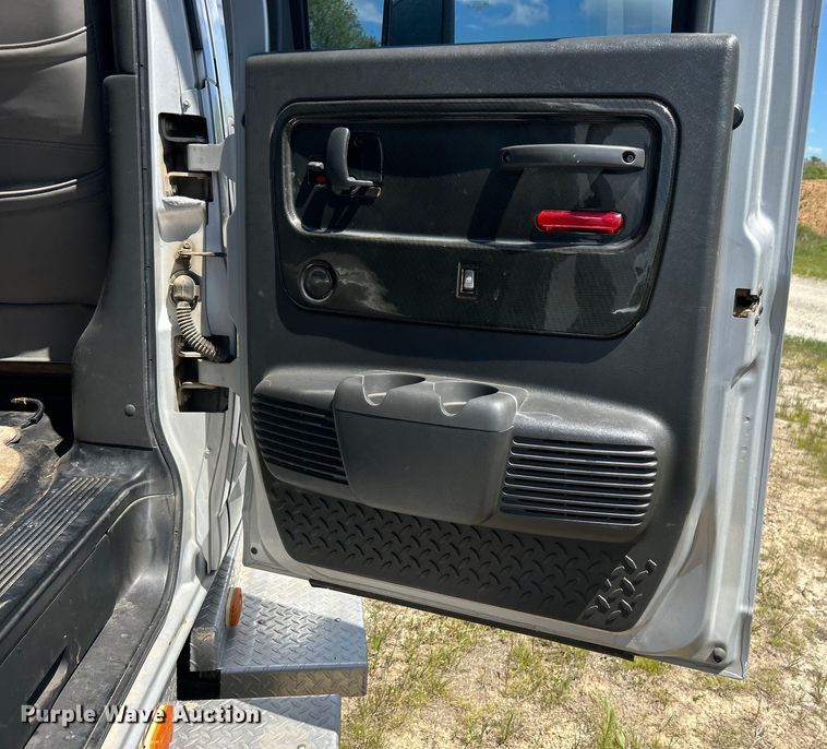 image for item DO1139 2006 Chevrolet C4500 flatbed truck